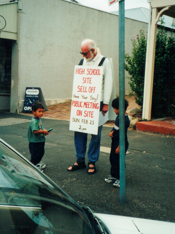 Protest against sale of Queenscliff High School site, 2001.